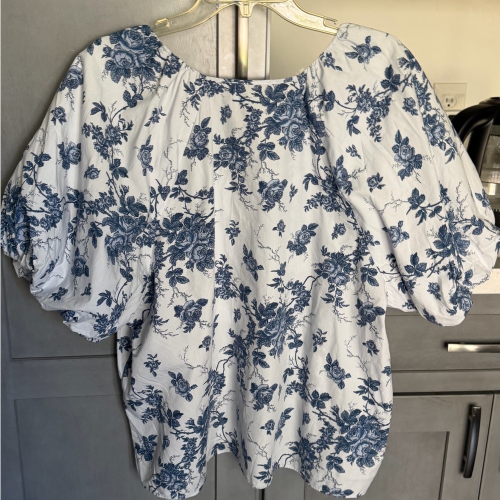 Banana Republic Blue and White Floral Blouse - Picture 2 of 6